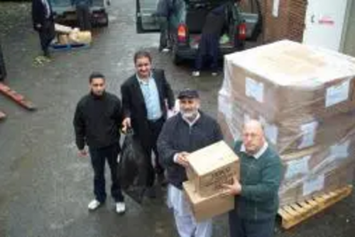 Cllr. Peter Clegg and the team load yet more boxes!